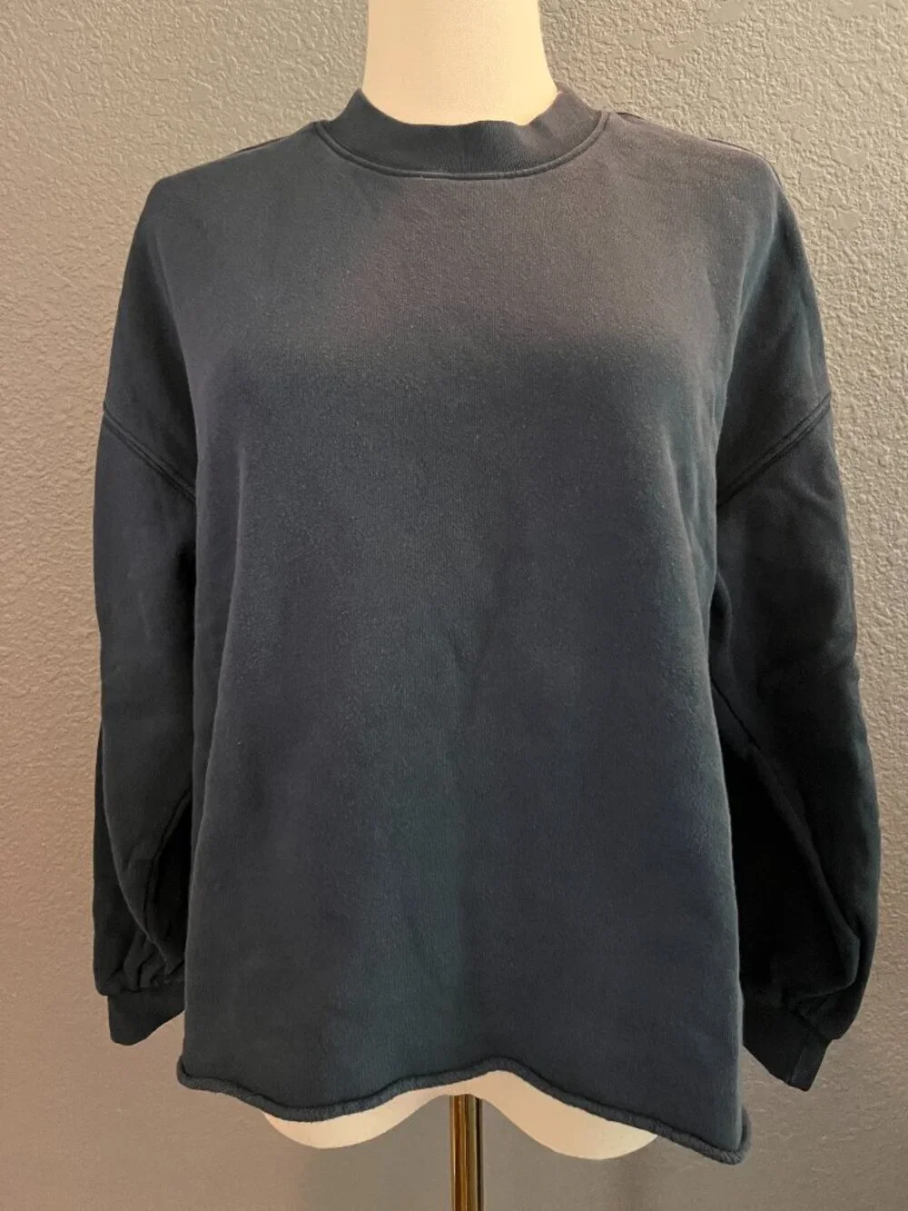 XIRENA VINTAGE NAVY HONOR TERRY SWEATSHIRT CREW NECK RAW HEM -EUC - OVERSIZED XS